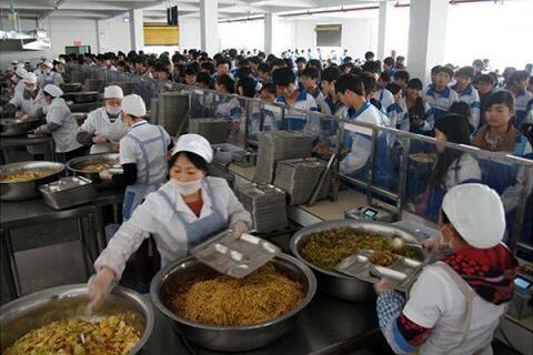 學校食堂承包這個近乎被壟斷的賺錢生意，如今卻“開不下去”？